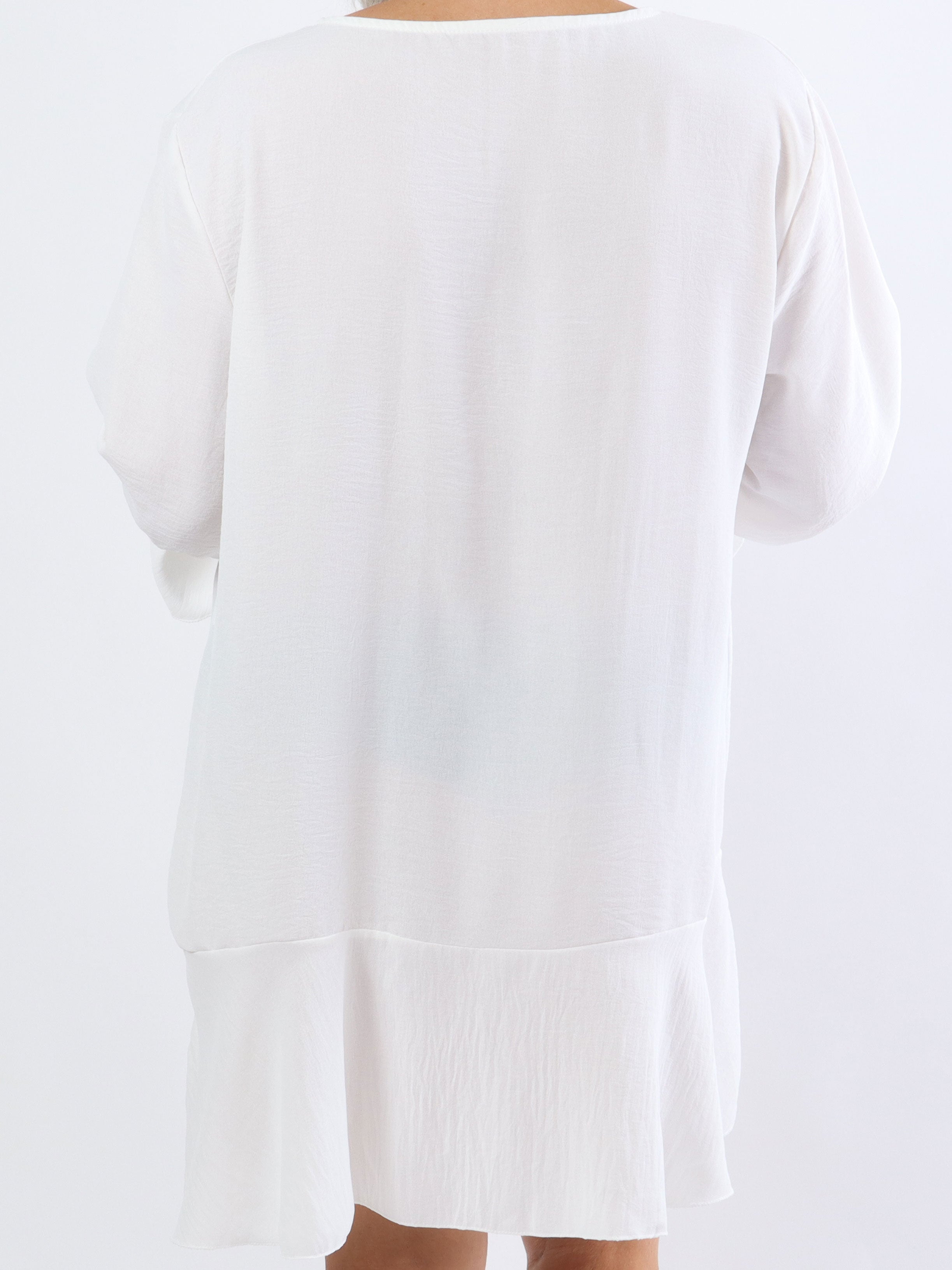 Linja - Plus size blus med volang på ärmen